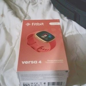 Fitbit versa 4